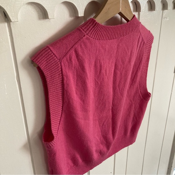 Mimosa / Pink cropped lightweight acrylic sweater vest - Picture 4 of 10